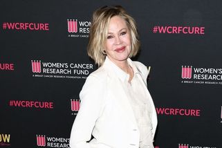 Melanie Griffith (69) předvedla své štíhlé křivky v hodně vykrojených plavkách. Dočkala se poklon i posměšků - Super.cz